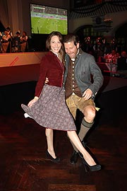 Philip Greffenius mit Frau Evelyn hatten zur Nacht der Tracht geladen (©Foto: Martin Schmitz)